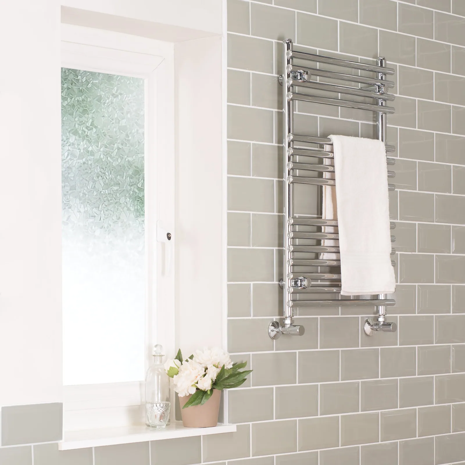 fenêtre de salle de bain avec verre opaque
