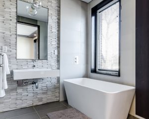 Quel type de fenêtre choisir pour une salle de bains ?