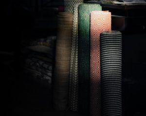 Comment utiliser les tapis pour ajouter de la texture et de la couleur à votre pièce à vivre ?